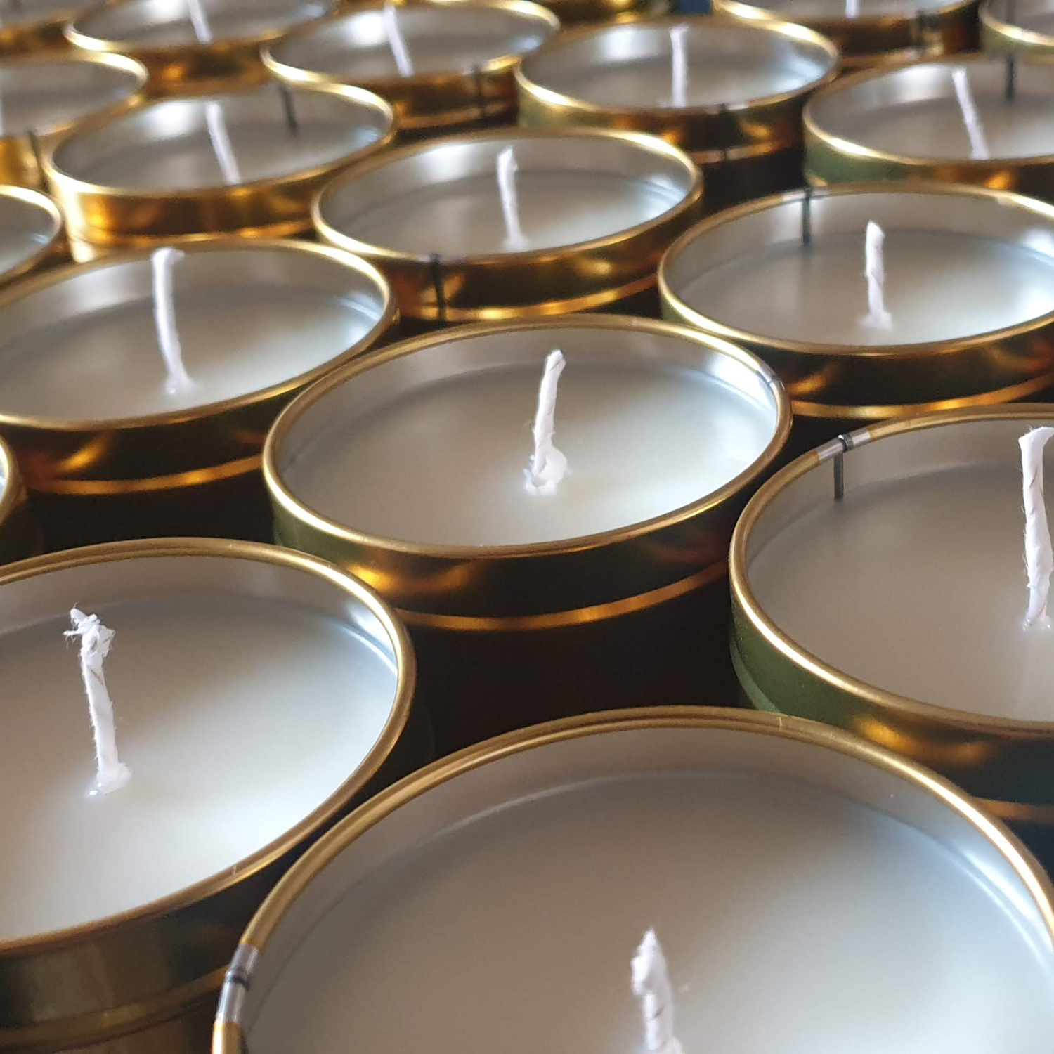 Wholesale Unlabelled Soy Wax Candle Tins - The Whispering Raven